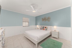 2 bedrooms, WiFi, bed sheets - Condo on the Water/ pool, fishing, boatslip, pets. (Port Isabel)