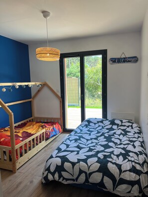 3 bedrooms, iron/ironing board, Internet, bed sheets - Wooden house in quiet location with swimming pool 5 minutes from the ocean (Lacanau)