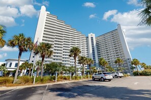Exterior - Beachfront Condo, gorgeous views, shared pool and beach access (Destin)