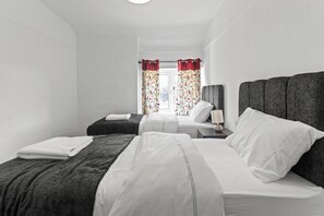3 bedrooms, iron/ironing board, WiFi, bed sheets