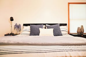3 bedrooms, internet, bed sheets