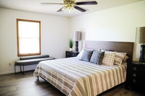 3 bedrooms, internet, bed sheets