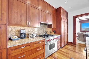 Condo (3 Bedrooms) | Private kitchen | Microwave, oven, dishwasher, coffee/tea maker