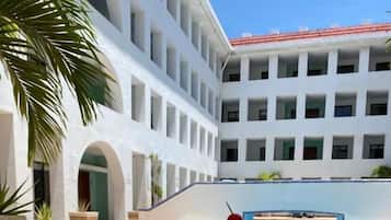 Desayuno continental (MXN 60 por persona)