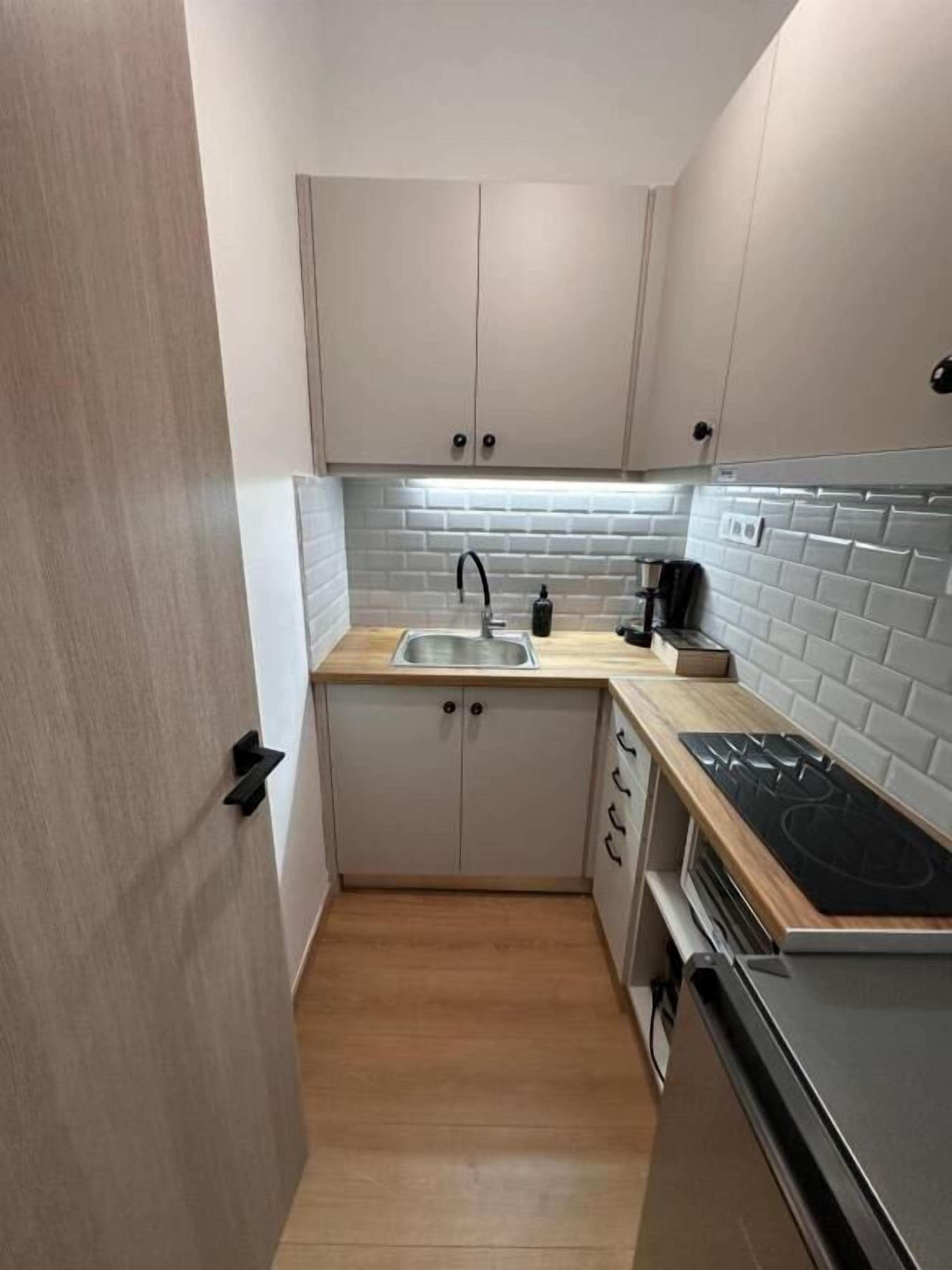 华丽公寓, 阳台, 庭院景观 | 私人厨房 | 大冰箱、烤箱、炉灶、电热水壶