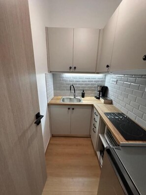 Deluxe-Apartment, Balkon, Blick auf den Innenhof | Eigene Küche