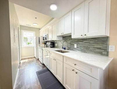 Sunny Seaside Beach Getaway