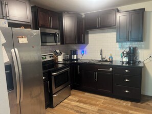 Micro-ondes, four, plaque de cuisson, lave-vaisselle