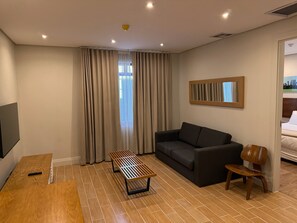 Luxury Suite | Desk, laptop workspace, iron/ironing board, free WiFi