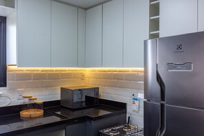 Fridge, microwave, oven, stovetop