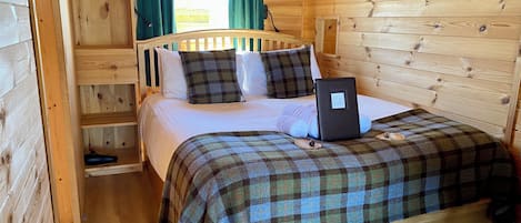 Deluxe huisje (Lewis Longpod) | Luxe beddengoed, individueel gedecoreerd, individueel gemeubileerd