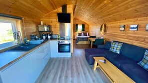 Deluxe Cabin (Lewis Longpod) | Premium bedding, individually decorated, individually furnished - SEApods Luxury Glamping - Isle of Lewis (Isle of Lewis)