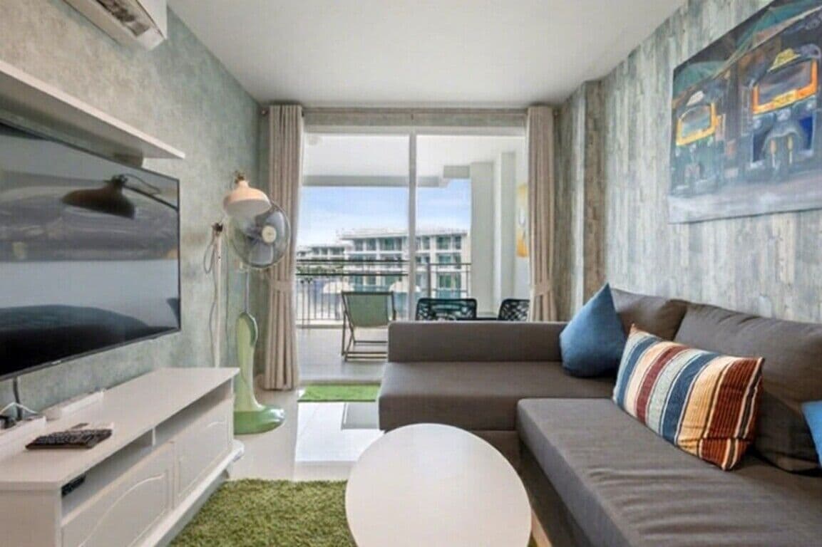 Huoneisto, 1 makuuhuone, esteetön, parveke | Olohuone