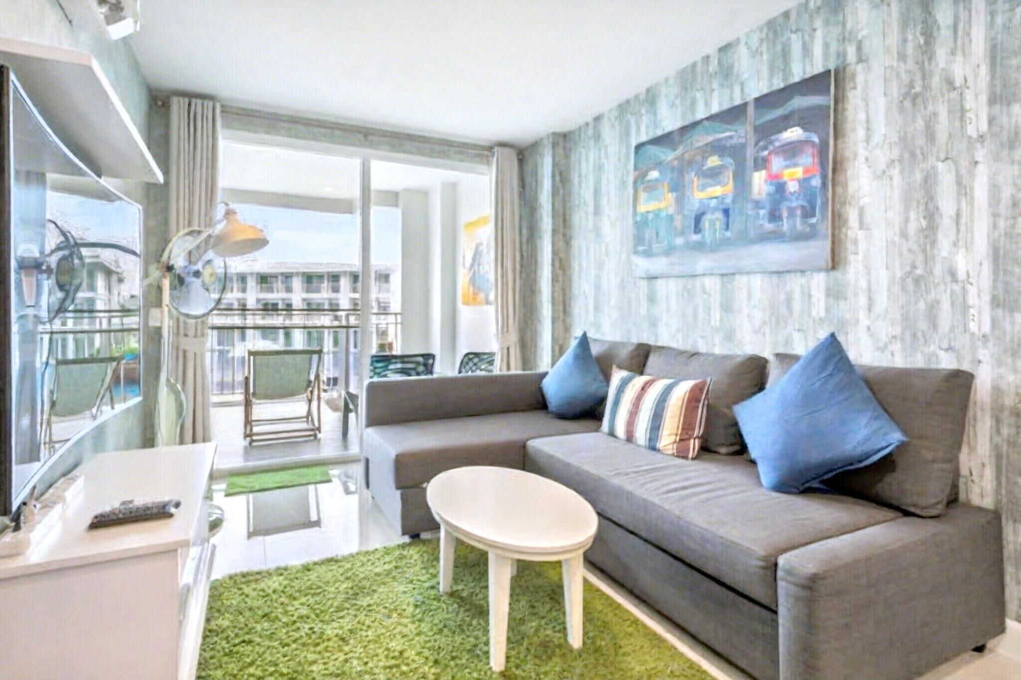 Apartment, 1 Bedroom, Accessible, Balcony | Living room