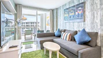 Apartment, 1 Bedroom, Accessible, Balcony | Living room