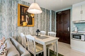 Căn hộ, 1 phòng ngủ, phù hợp cho người khuyết tật, ban công | Phòng ăn