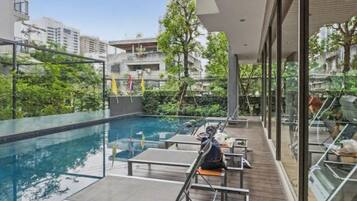 อพาร์ทเมนท์, 1 ห้องนอน, พร้อมสิ่งอำนวยความสะดวกสำหรับผู้พิการ, ระเบียง | สระว่ายน้ำ | สระว่ายน้ำกลางแจ้ง