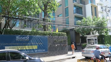 Apartment, 1 Bedroom, Accessible, Pool View | Exterior