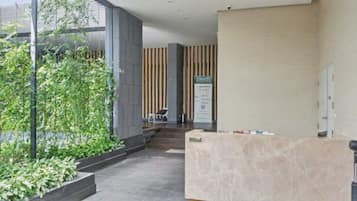 Apartment, 1 Bedroom, Accessible, Balcony | Lobby