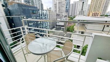 Apartment, 5 Bedrooms, Accessible, Balcony | Outdoor dining