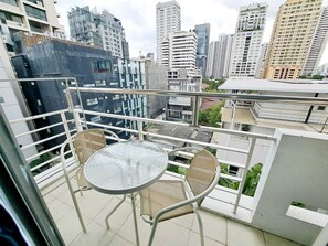 Apartment, 5 Bedrooms, Accessible, Balcony | Outdoor dining