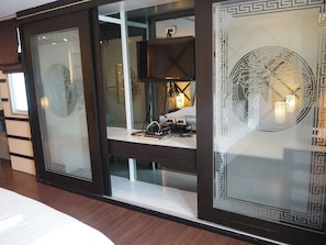 Apartment, 5 Bedrooms, Accessible, Balcony