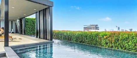 Apartment, 1 Schlafzimmer, barrierefrei, Stadtblick | Pool | Außenpool