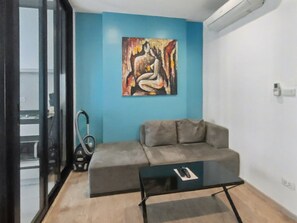 Apartment, 1 Schlafzimmer, barrierefrei, Stadtblick | Wohnzimmer