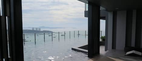 Apartment, 1 Schlafzimmer, barrierefrei, Stadtblick | Pool | Außenpool