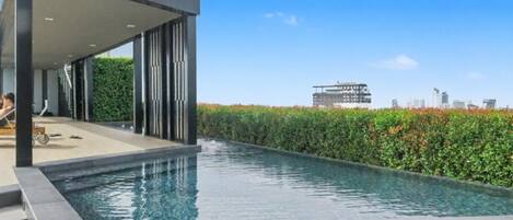 Apartment, 1 Schlafzimmer, barrierefrei, Stadtblick | Pool | Außenpool