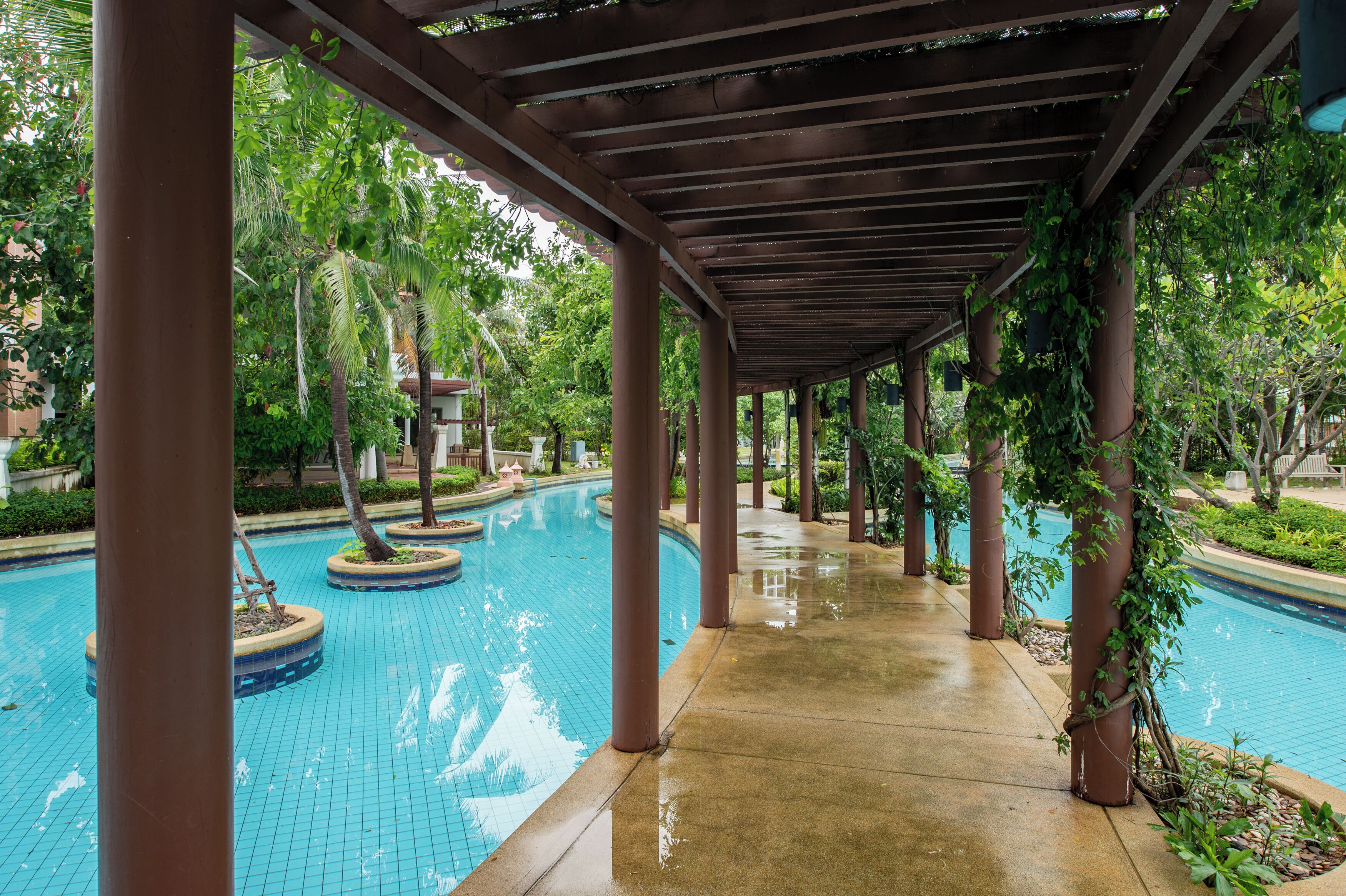 Huoneisto, 2 makuuhuonetta, esteetön, parveke | Uima-allas | Ulkouima-allas