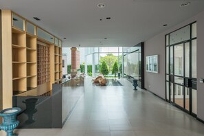 Lägenhet - 2 sovrum - tillgänglighetsanpassat - balkong | Lobby