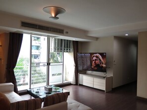 Departamento, 2 habitaciones, con acceso para personas discapacitadas, balcón | Área de sala de estar