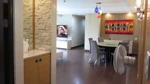 Interior - 4B - 2 Bedroom Downtown Apartment With Shared Pool (Bangkok)