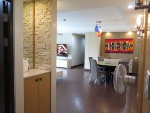 Interior - 4B - 2 Bedroom Downtown Apartment With Shared Pool (Bangkok)