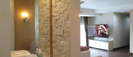 Apartment, 2 Bedrooms, Accessible, Balcony | Interior