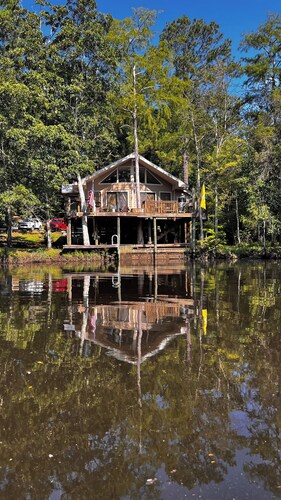 Fish Camp Retreat: relaxing 3-bedroom river house on Bay Minette Creek