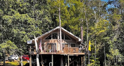 Fish Camp Retreat: relaxing 3-bedroom river house on Bay Minette Creek