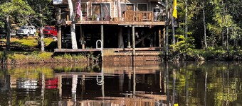 Fish Camp Retreat: relaxing 3-bedroom river house on Bay Minette Creek