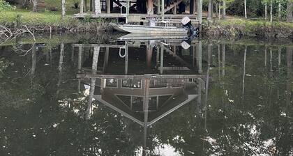 Fish Camp Retreat: relaxing 3-bedroom river house on Bay Minette Creek