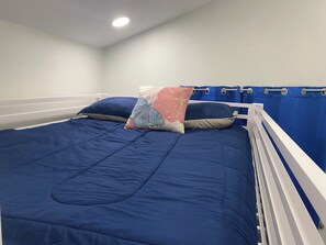 3 makuuhuonetta, silitysrauta/-lauta, ilmainen Wi-Fi, vuodevaatteet
