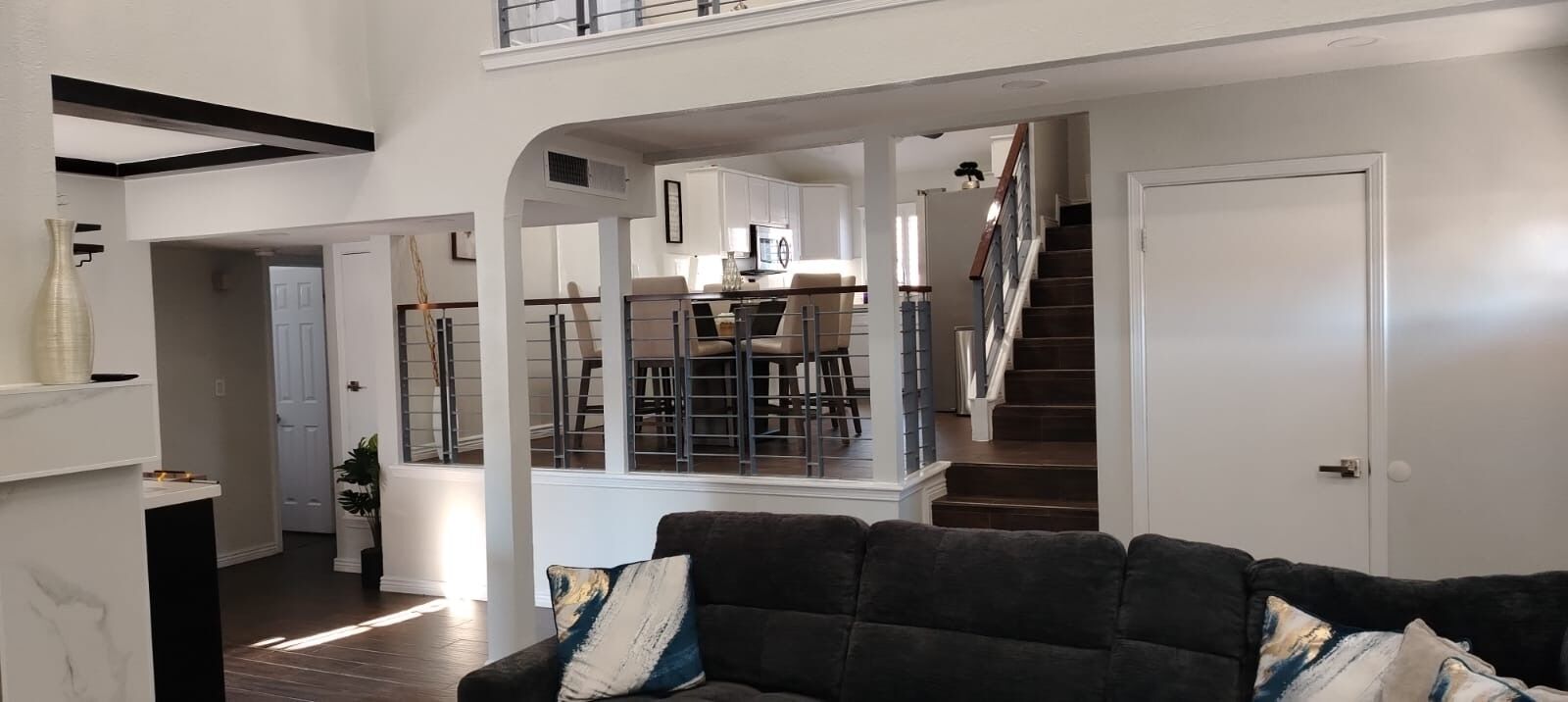 Smart-TV, Kamin, Stereoanlage