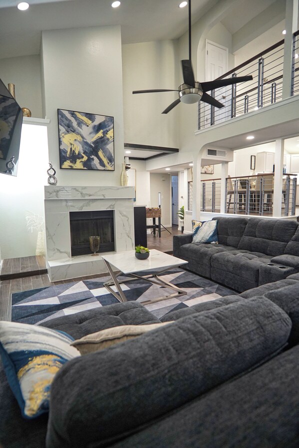 Smart TV, fireplace, stereo