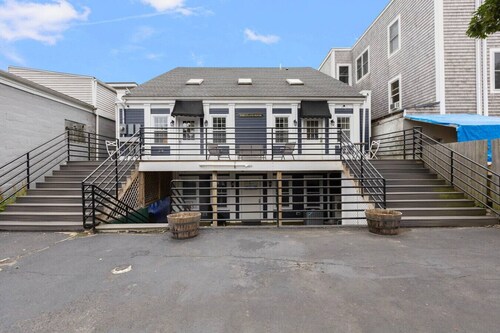 Inviting 1BR Suite with Parking!