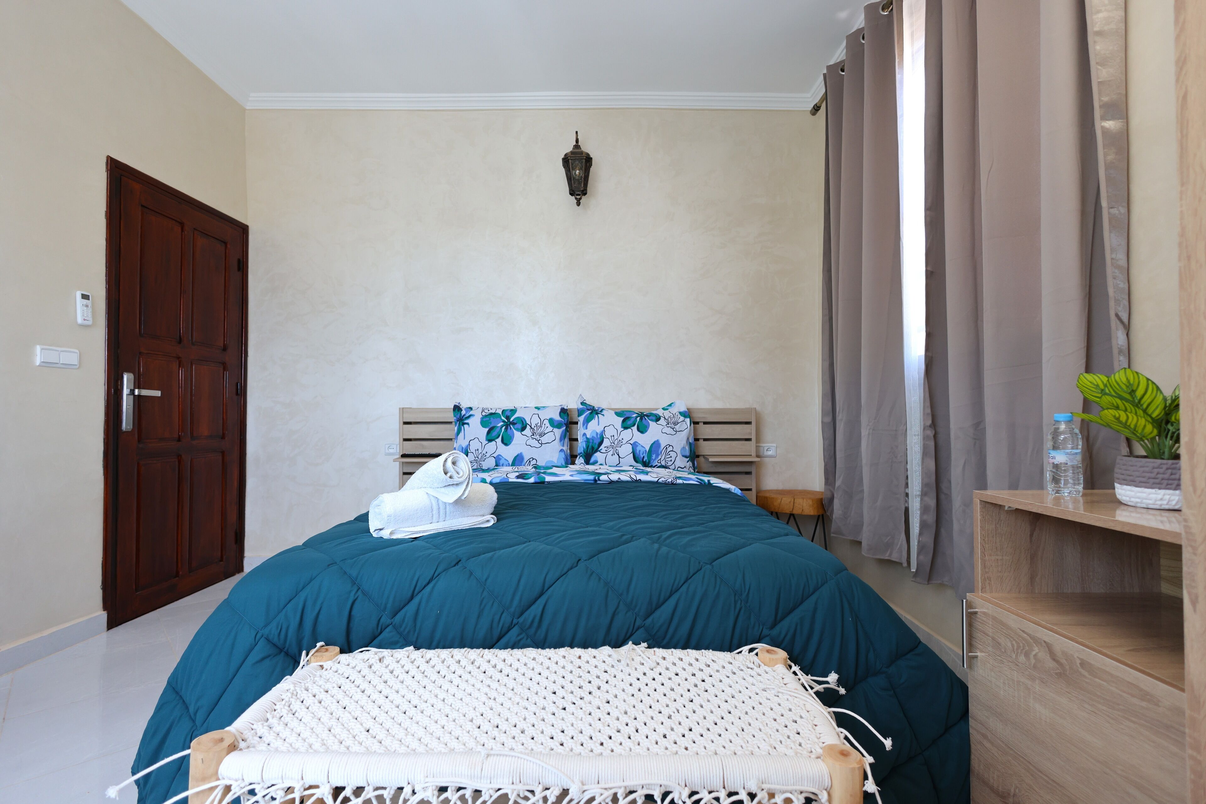 Habitación doble estándar | Caja de seguridad en la habitación y tabla de planchar con plancha 
