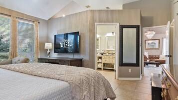 4 chambres, bureau, fer et planche à repasser, lit parapluie