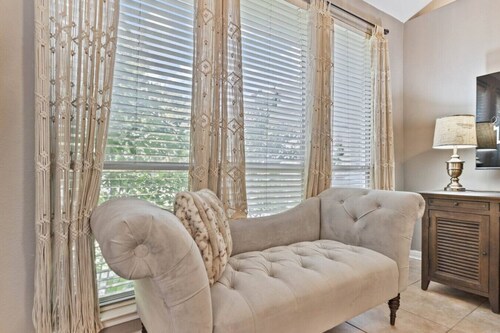 Modern 4BR Home w/ WiFi by Dell Diamond