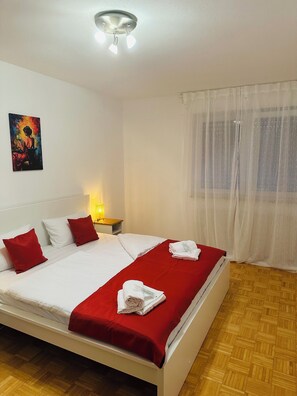 3 bedrooms, iron/ironing board, travel crib, WiFi - Be like Home! (Wesseling)