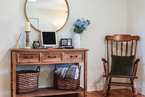Cozy Ranch Retreat w/ Fire Pit! ~10min to Downtown