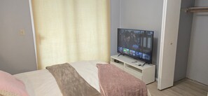 Iron/ironing board, WiFi, bed sheets